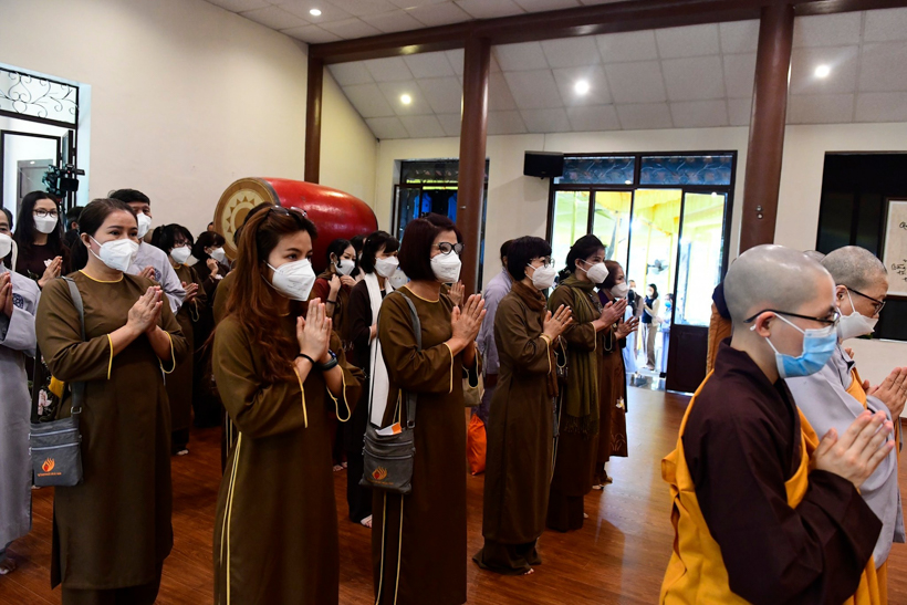 Quy ngưỡng trước kim quan Thiền sư Thích Nhất Hạnh