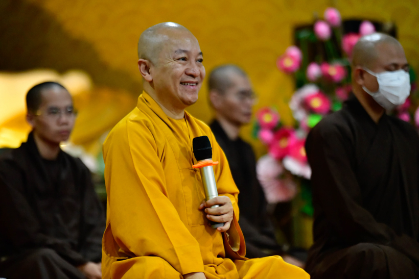 Thời thiền hành đầu tiên trong khóa tu Tuần An Lạc