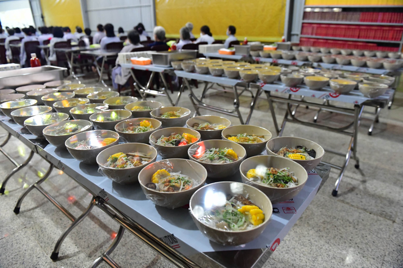 Buổi thiền hành đón bình minh trên biển