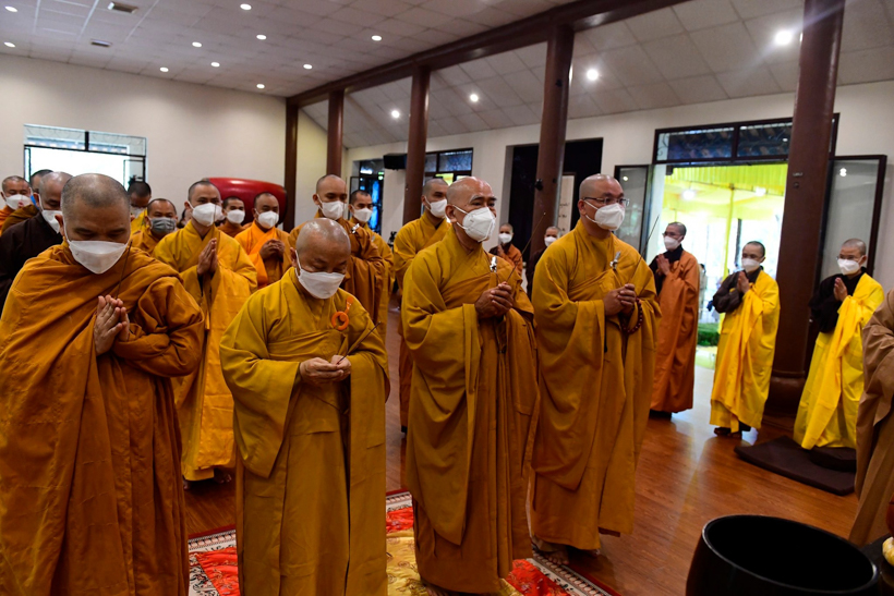 Quy ngưỡng trước kim quan Thiền sư Thích Nhất Hạnh