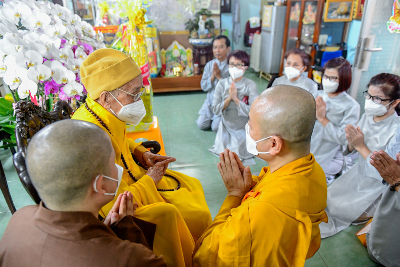 TT. Nhật Từ khánh tuế và chúc Tết Trưởng lão Hòa thượng Phó Pháp chủ Hội đồng Chứng minh GHPGVN tại chùa Xá Lợi