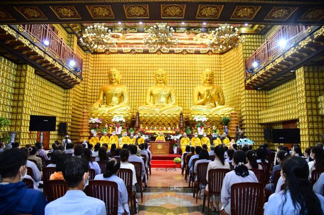 Rằm tháng Giêng đến chùa, cầu cho chúng sinh được an