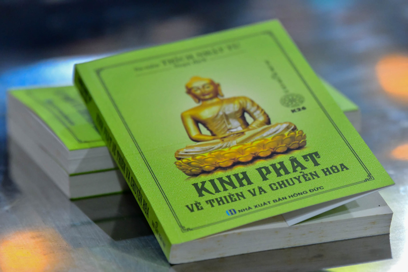 Buổi thiền hành đón bình minh trên biển