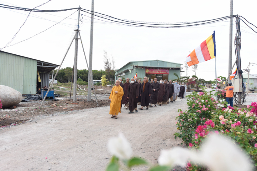Thời thiền hành đầu tiên trong khóa tu Tuần An Lạc