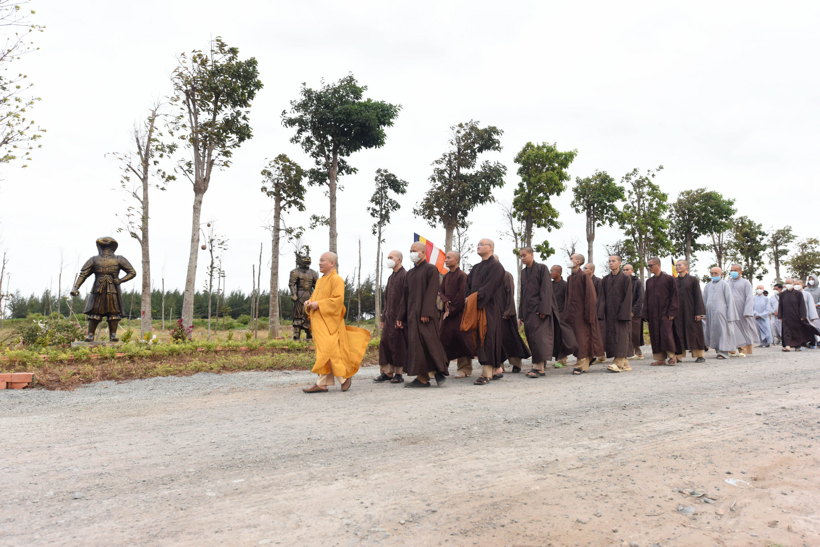 Thời thiền hành đầu tiên trong khóa tu Tuần An Lạc