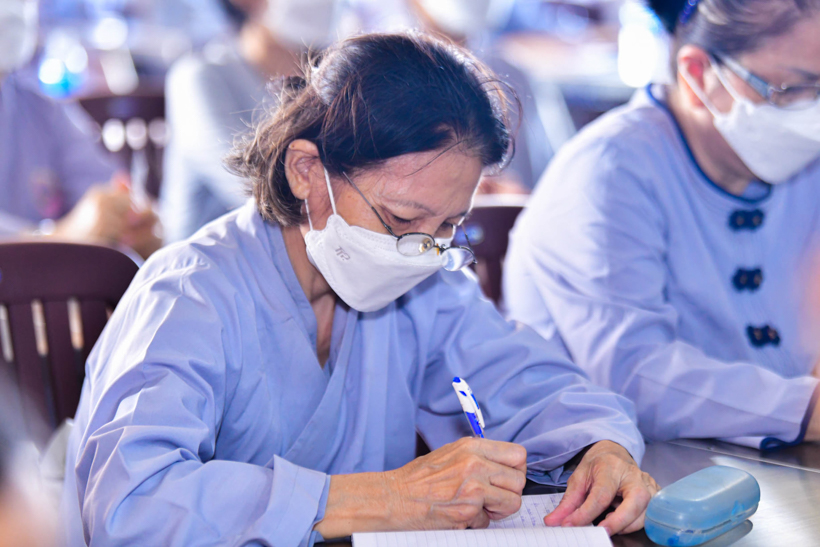 Mùa xuân nhẹ nhàng qua hơi thở thiền
