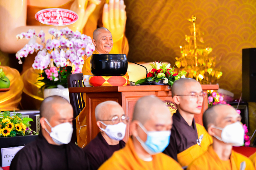Mùa xuân nhẹ nhàng qua hơi thở thiền
