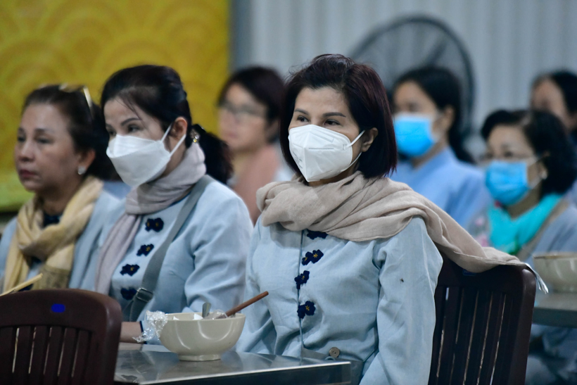 Thời thiền hành đầu tiên trong khóa tu Tuần An Lạc
