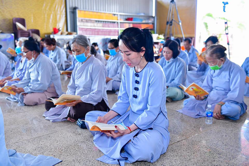 Khóa tu Tuần An Lạc: Trang nghiêm trong lễ sám hối hồng danh