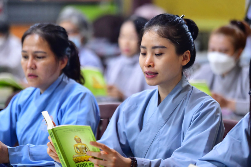Buổi thiền hành đón bình minh trên biển