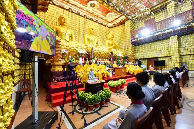 Rằm tháng Giêng đến chùa, cầu cho chúng sinh được an