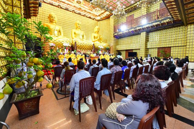 Rằm tháng Giêng đến chùa, cầu cho chúng sinh được an