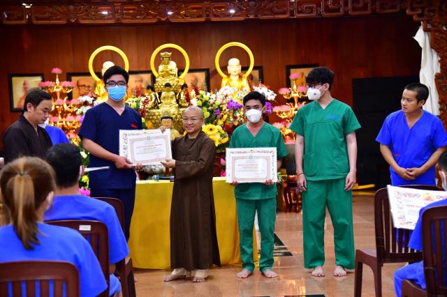 Tri ân quý tình nguyện viên Phật giáo hỗ trợ tuyến đầu chống dịch