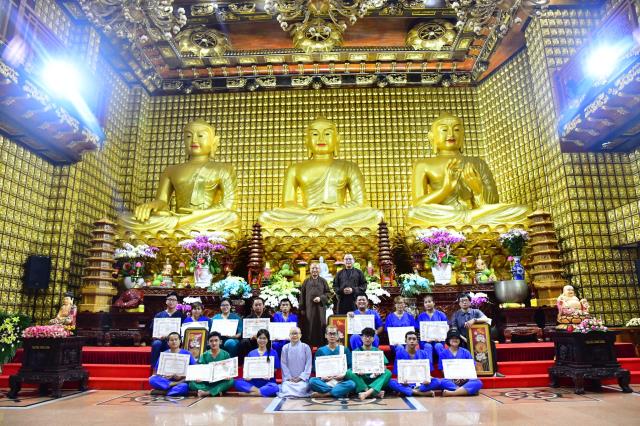 Tri ân quý tình nguyện viên Phật giáo hỗ trợ tuyến đầu chống dịch