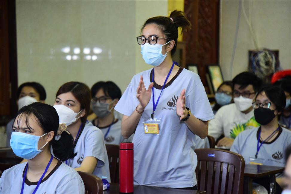Đông đảo bạn trẻ tham dự khóa tu tại chùa Giác Ngộ