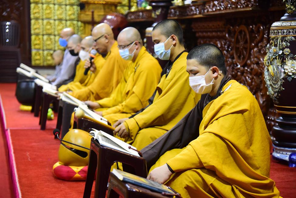 Đông đảo bạn trẻ tham dự khóa tu tại chùa Giác Ngộ