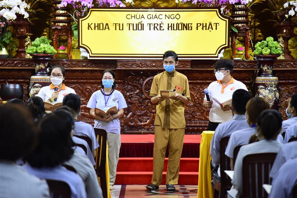 Đông đảo bạn trẻ tham dự khóa tu tại chùa Giác Ngộ