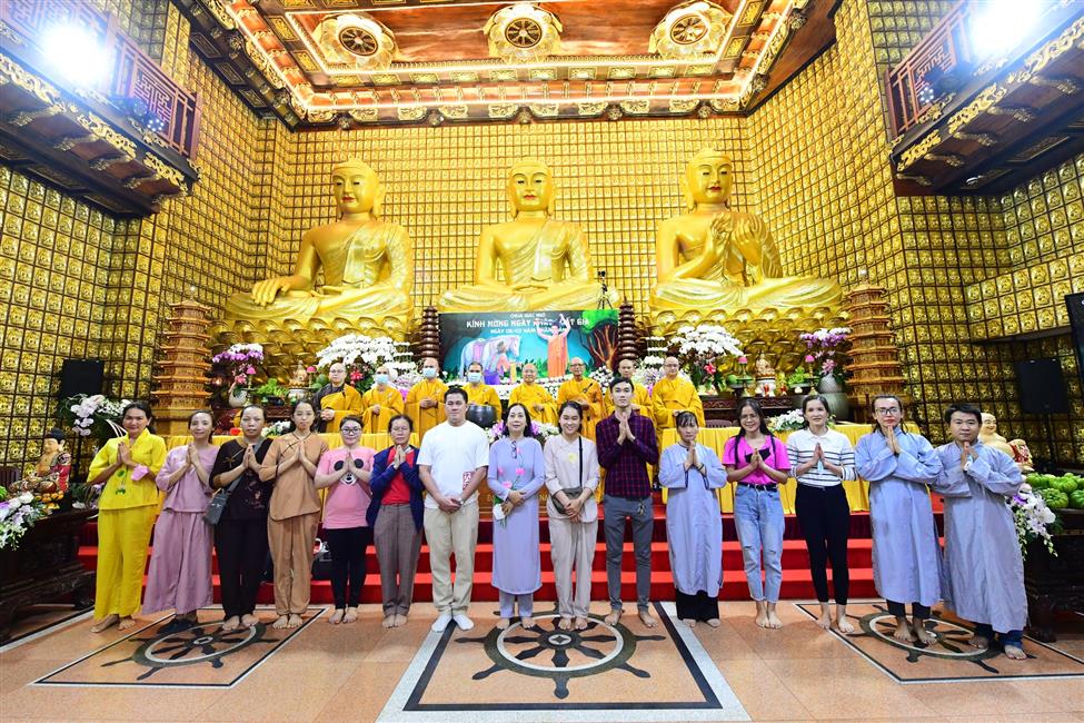 Đêm kỷ niệm Thái tử Tất-đạt-đa xuất gia