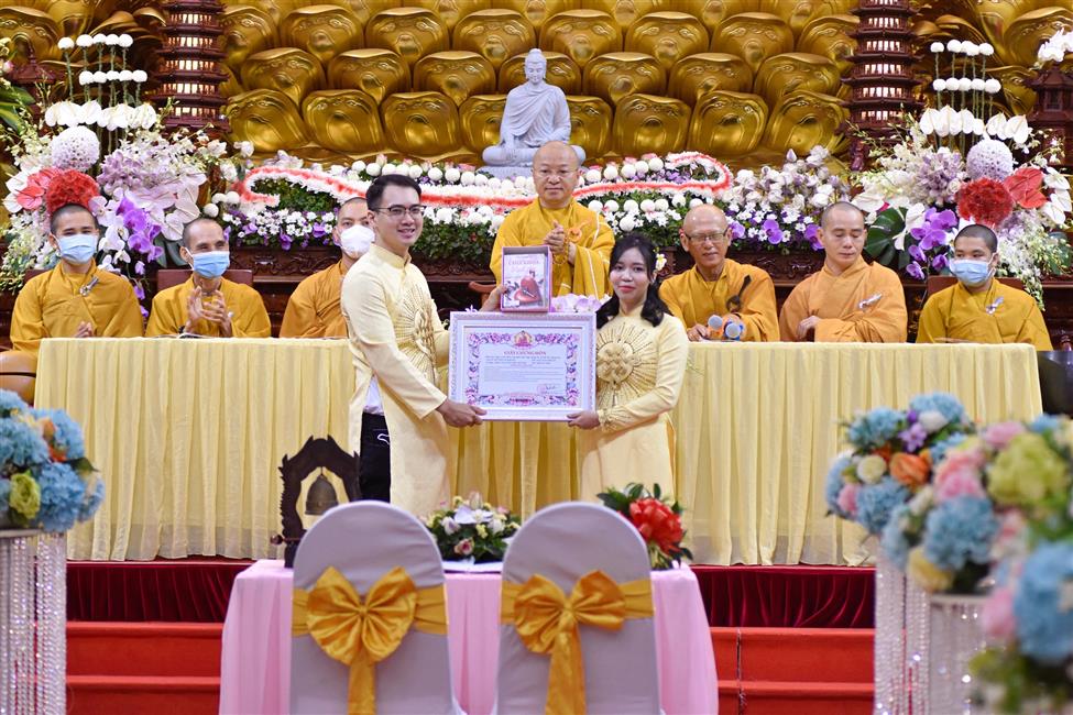 Lễ Hằng thuận của Phật tử chú rể Ngộ Tuệ Nhuận và cô dâu Nhuận Anh