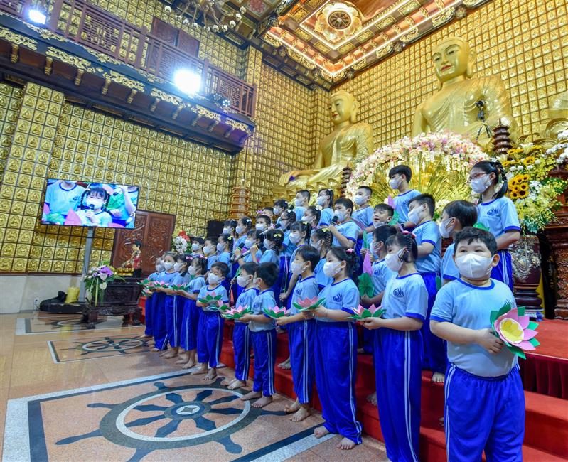 Đại lễ tưởng niệm đức Phật nhập Niết-bàn và mừng Ngày Tiếp nối lần thứ 54 của Sư phụ Thích Nhật Từ