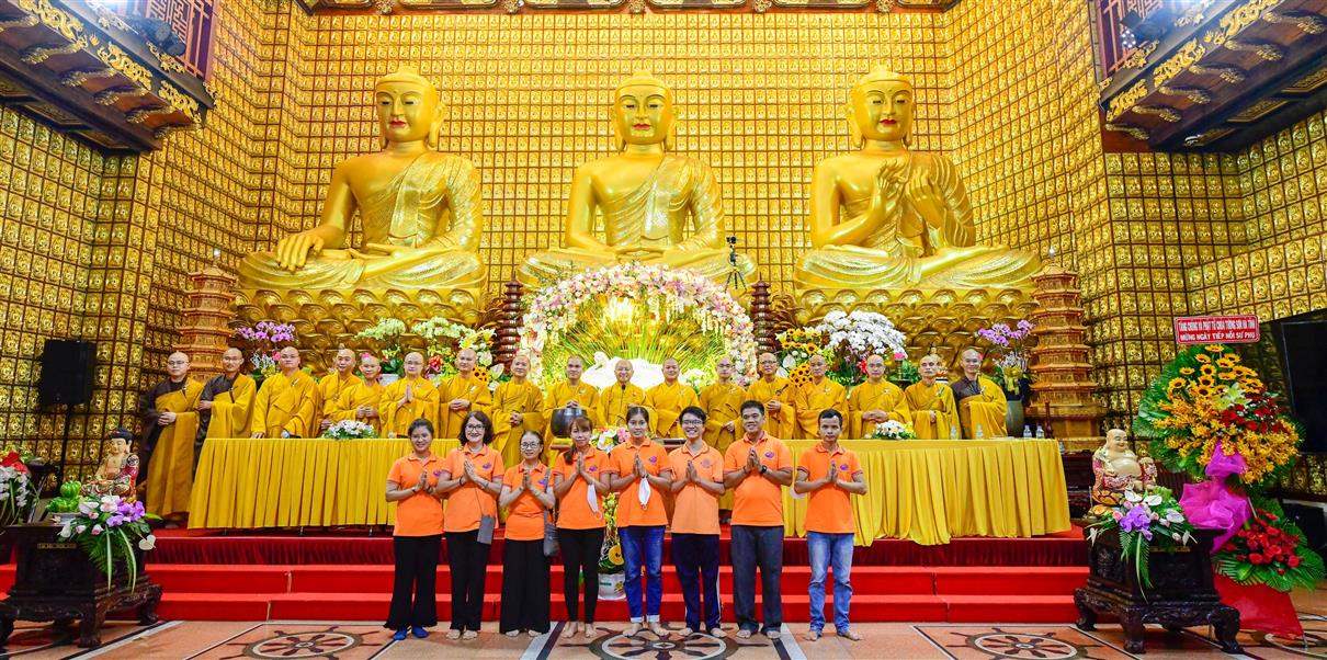 Đại lễ tưởng niệm đức Phật nhập Niết-bàn và mừng Ngày Tiếp nối lần thứ 54 của Sư phụ Thích Nhật Từ