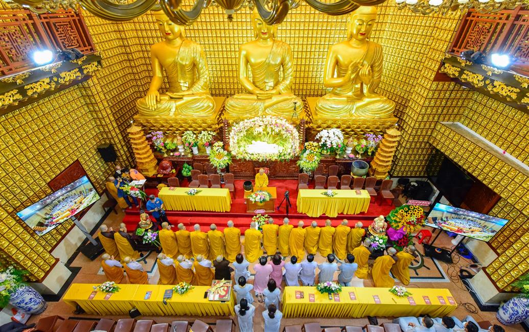 Đại lễ tưởng niệm đức Phật nhập Niết-bàn và mừng Ngày Tiếp nối lần thứ 54 của Sư phụ Thích Nhật Từ