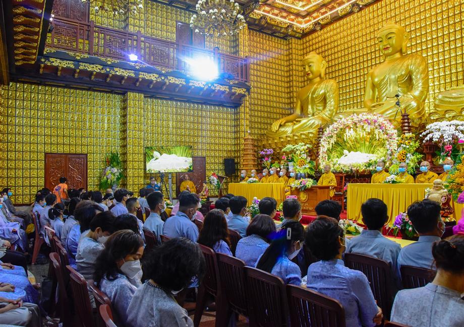 Đại lễ tưởng niệm đức Phật nhập Niết-bàn và mừng Ngày Tiếp nối lần thứ 54 của Sư phụ Thích Nhật Từ