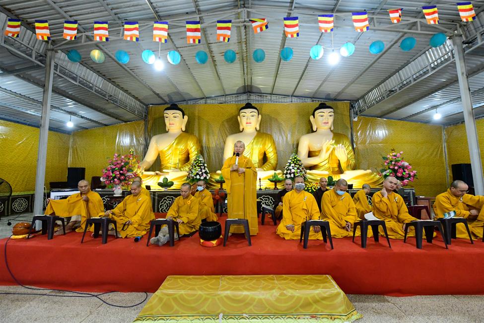 Rời xa sự ồn ào, những bước chân tìm về bình yên