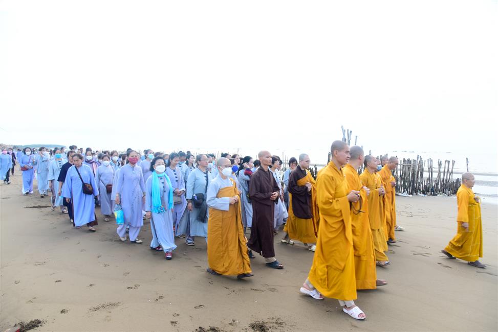 Rời xa sự ồn ào, những bước chân tìm về bình yên
