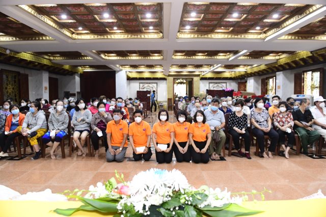 Quỹ ĐPNN Mang Xuân Đến Với 200 Bà Con Khó Khăn Tại Phường 2, Quận 10