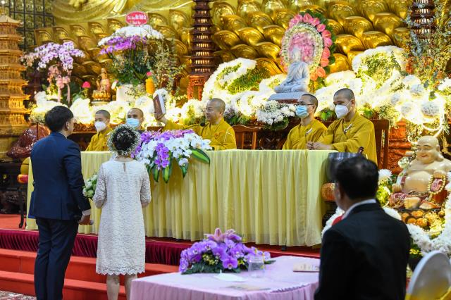 Mở cửa hôn nhân hạnh phúc bằng chiếc “chìa khóa” trong lễ hằng thuận