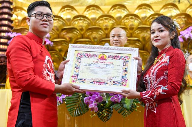 Rộn ràng đám cưới đầu năm 2022 tại chùa Giác Ngộ