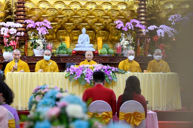 Rộn ràng đám cưới đầu năm 2022 tại chùa Giác Ngộ