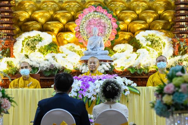 Mở cửa hôn nhân hạnh phúc bằng chiếc “chìa khóa” trong lễ hằng thuận