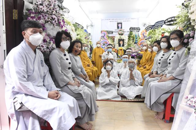 Chùa Giác Ngộ viếng tang ông Trịnh Ngọc Ánh