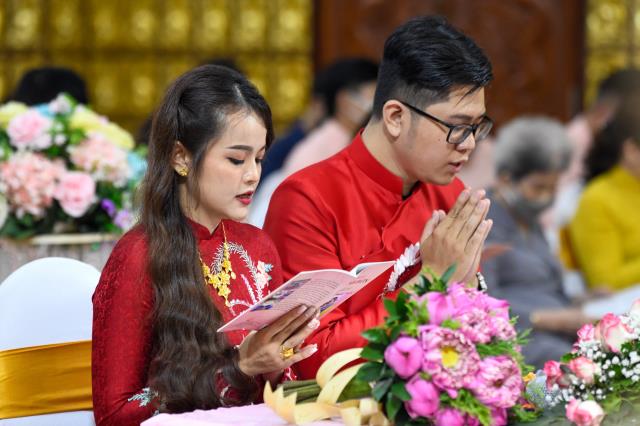 Rộn ràng đám cưới đầu năm 2022 tại chùa Giác Ngộ