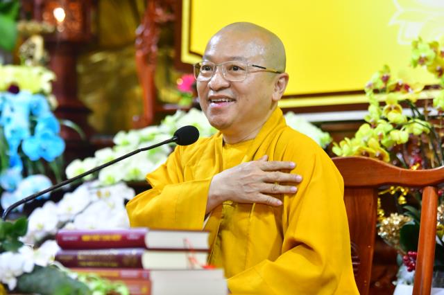 Người trẻ về chùa tham dự khóa tu