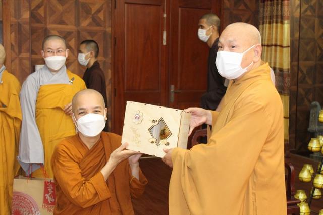 TP Hồ Chí Minh: Phân Ban Ni Giới Trung Ương Chúc Tết Chư Vị Trưởng Thượng, Chính Quyền Các Cấp