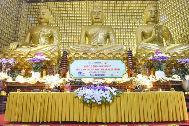 Chùa Giác Ngộ - Quỹ ĐPNN trao 114 suất học bổng đến trẻ em mồ côi vì Covid-19