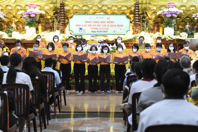 Chùa Giác Ngộ - Quỹ ĐPNN trao 114 suất học bổng đến trẻ em mồ côi vì Covid-19