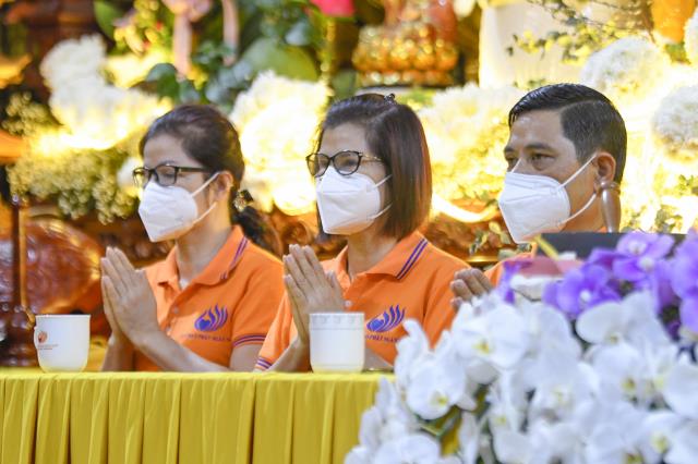 Chùa Giác Ngộ - Quỹ ĐPNN trao 114 suất học bổng đến trẻ em mồ côi vì Covid-19