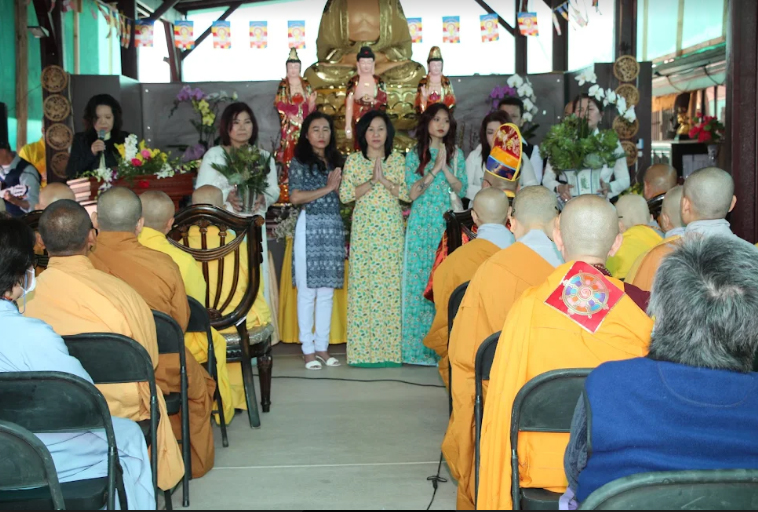 Chùa Hương Sen Quận Riverside Tổ Chức Lễ Phật Đản Và Cổ Phật Khất Thực
