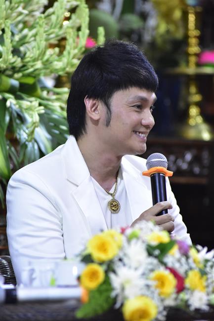 Chú cháu NSƯT Kim Tiểu Long - ca sĩ Saka Trương Tuyền: &quot;Chỉ có đạo Phật mới giúp mình biết thương người hơn&quot;