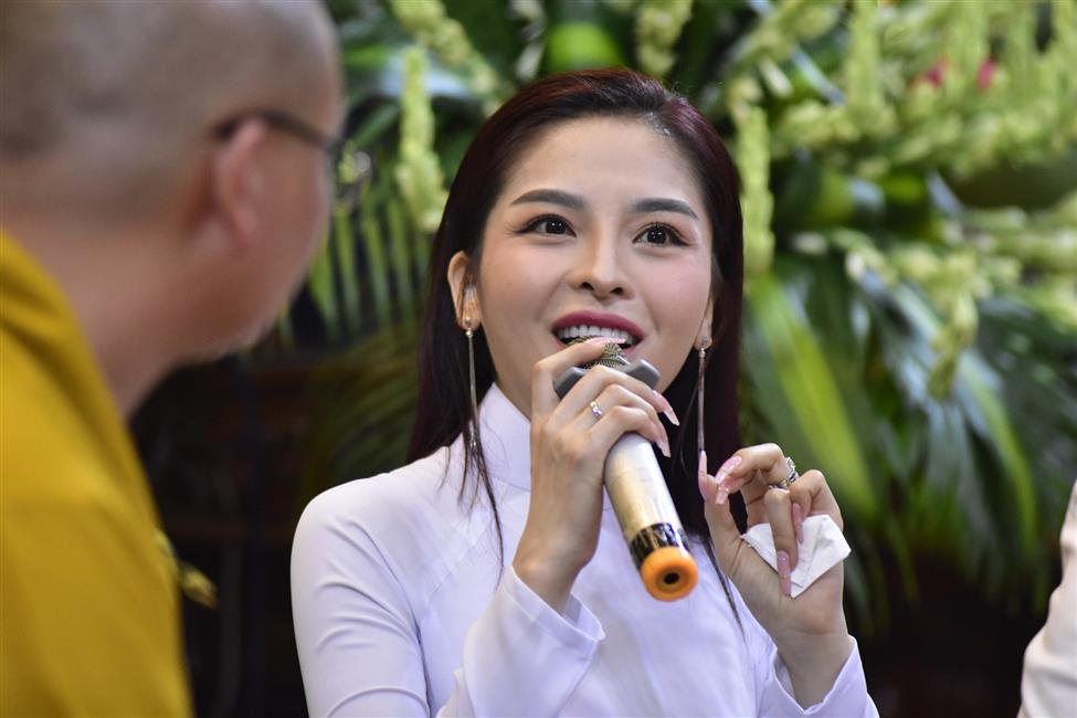 Chú cháu NSƯT Kim Tiểu Long - ca sĩ Saka Trương Tuyền: &quot;Chỉ có đạo Phật mới giúp mình biết thương người hơn&quot;