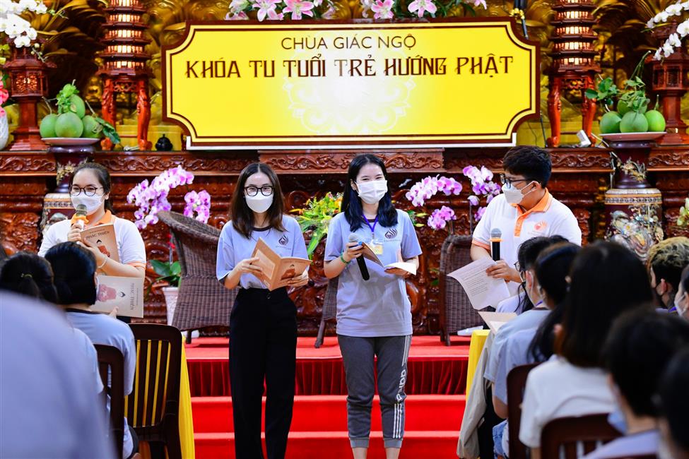 Nghệ sĩ hài Lâm Vỹ Dạ nghẹn ngào chia sẻ về mẹ trong talkshow “Vì sao tôi theo đạo Phật” tại chùa Giác Ngộ