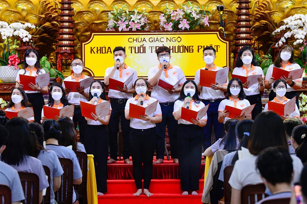 Nghệ sĩ hài Lâm Vỹ Dạ nghẹn ngào chia sẻ về mẹ trong talkshow “Vì sao tôi theo đạo Phật” tại chùa Giác Ngộ