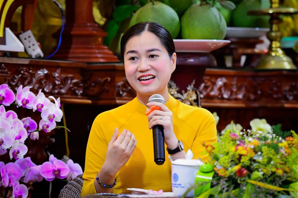 Nghệ sĩ hài Lâm Vỹ Dạ nghẹn ngào chia sẻ về mẹ trong talkshow “Vì sao tôi theo đạo Phật” tại chùa Giác Ngộ