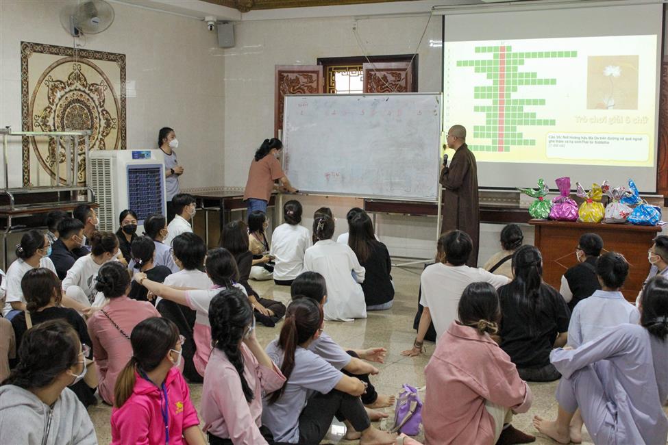Ét ô ét: Hàng trăm Gen Z &quot;bật chế độ&quot; về chùa Giác Ngộ sinh hoạt