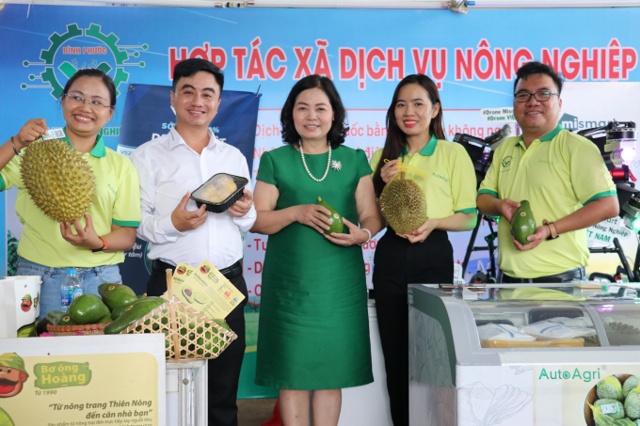 Nữ doanh nhân Bắc Giang giúp nông dân chuyển đổi số, lan tỏa bao việc thiện