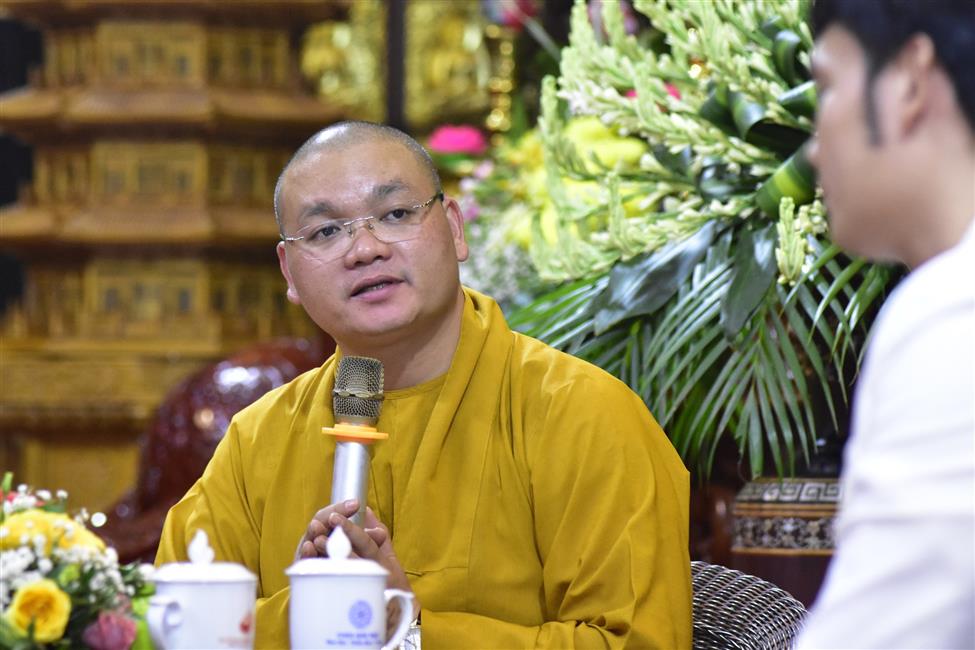 Chú cháu NSƯT Kim Tiểu Long - ca sĩ Saka Trương Tuyền: &quot;Chỉ có đạo Phật mới giúp mình biết thương người hơn&quot;